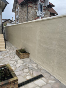 mur nettoyage avec enduit refait